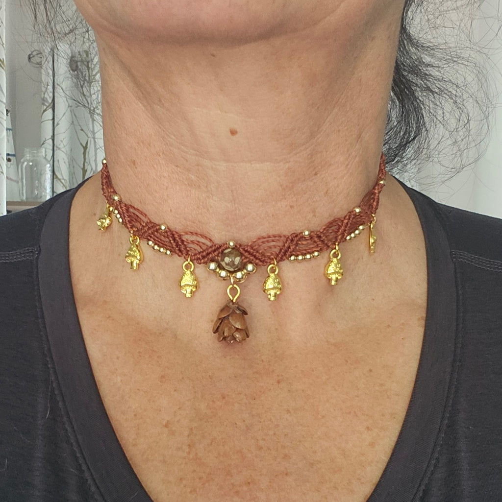 Collier ras-de-cou macramé, abondance automnale, cuivré