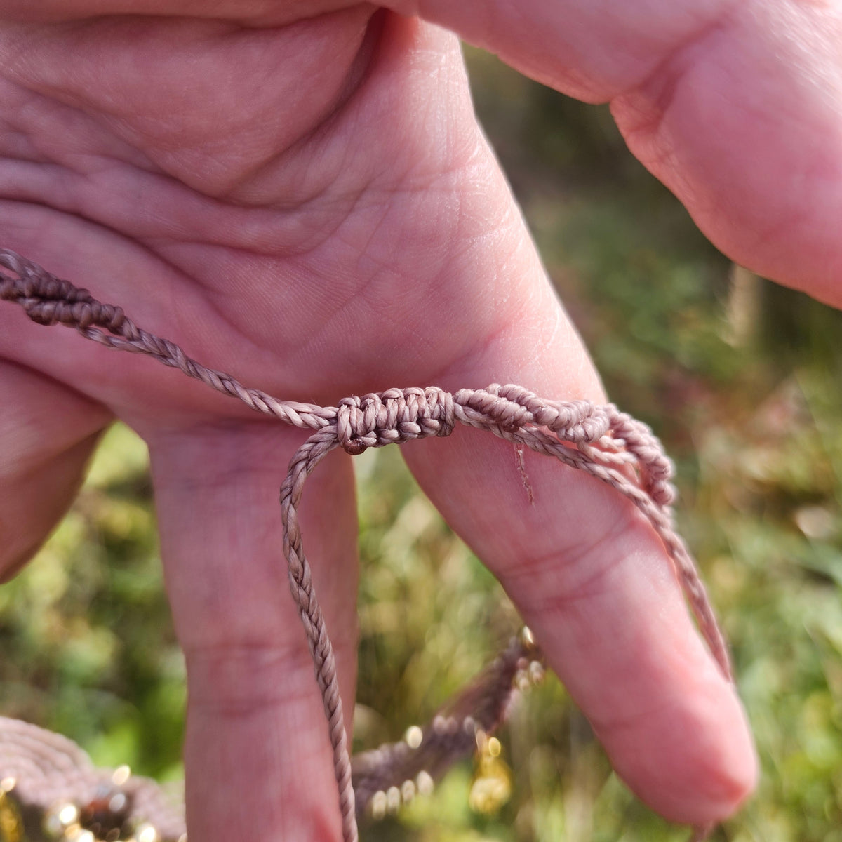 Collier ras-de cou macramé, abondance automnale, Bois de rose