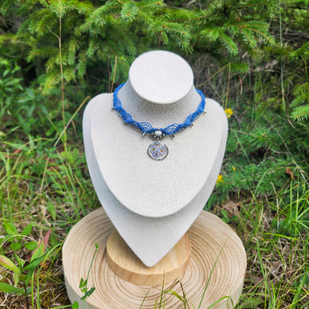 Collier ras-de-cou macramé, myosotis sylva memoriae