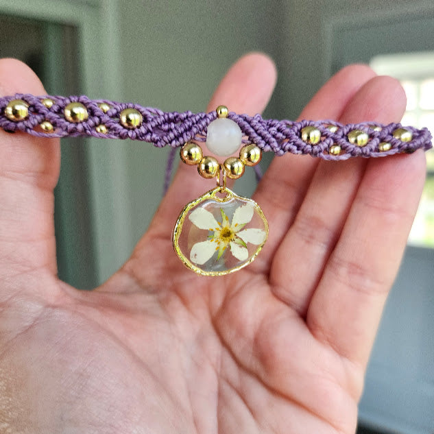Collier ras-de-cou macramé, fleur de frasier des sous-bois